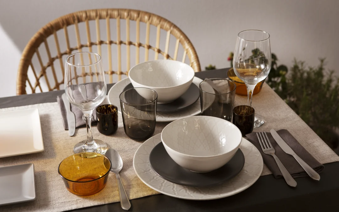 Tableware: Plates, Glassware & Serving Pieces